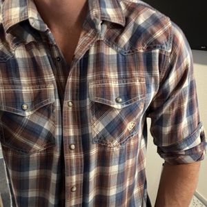 Ariat Men’s Pearl Snap button down